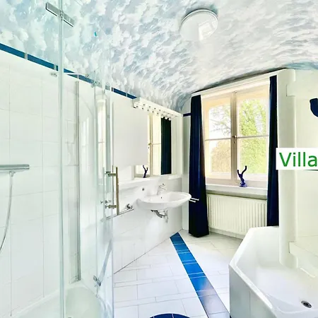 Luxury Emg - Historische Mit Sauna, Spa, Garten & Grossem Essbereich Fuer Bis Zu 22 Personen Villa