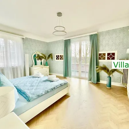 Villa Luxury Emg - Historische Mit Sauna, Spa, Garten & Grossem Essbereich Fuer Bis Zu 22 Personen