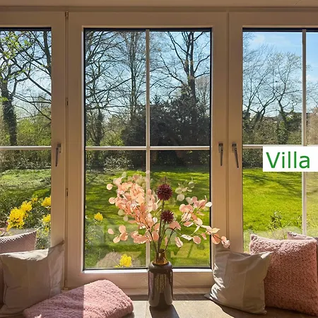 Villa Luxury Emg - Historische Mit Sauna, Spa, Garten & Grossem Essbereich Fuer Bis Zu 22 Personen *