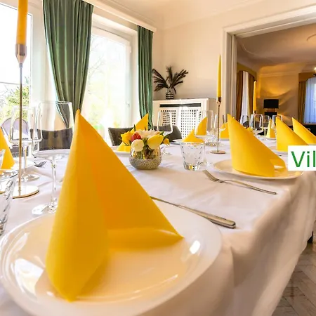 Luxury Emg - Historische Mit Sauna, Spa, Garten & Grossem Essbereich Fuer Bis Zu 22 Personen *