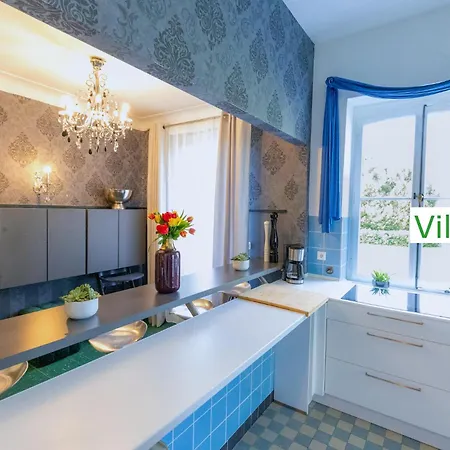 Luxury Emg - Historische Mit Sauna, Spa, Garten & Grossem Essbereich Fuer Bis Zu 22 Personen Villa