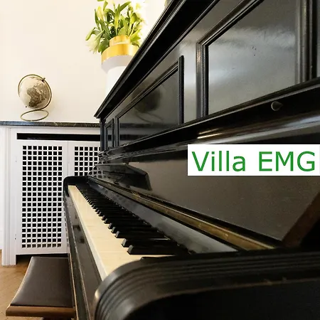 Luxury Emg - Historische Mit Sauna, Spa, Garten & Grossem Essbereich Fuer Bis Zu 22 Personen Villa *