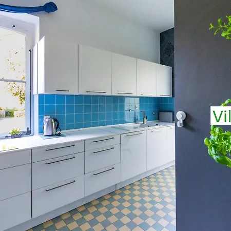 Villa Luxury Emg - Historische Mit Sauna, Spa, Garten & Grossem Essbereich Fuer Bis Zu 22 Personen *
