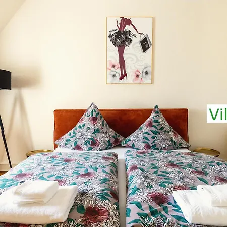 Villa Luxury Emg - Historische Mit Sauna, Spa, Garten & Grossem Essbereich Fuer Bis Zu 22 Personen