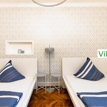 Villa Luxury Emg - Historische Mit Sauna, Spa, Garten & Grossem Essbereich Fuer Bis Zu 22 Personen *