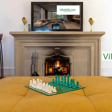 Villa Luxury Emg - Historische Mit Sauna, Spa, Garten & Grossem Essbereich Fuer Bis Zu 22 Personen *