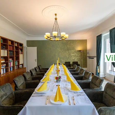 Luxury Emg - Historische Mit Sauna, Spa, Garten & Grossem Essbereich Fuer Bis Zu 22 Personen Villa