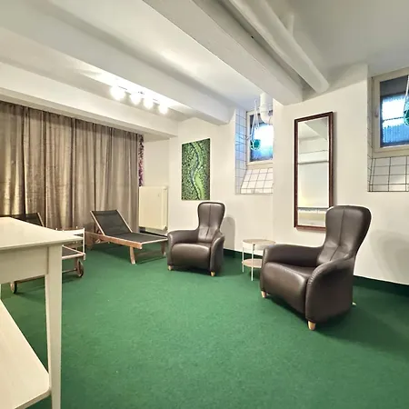 Luxury Emg - Historische Mit Sauna, Spa, Garten & Grossem Essbereich Fuer Bis Zu 22 Personen Villa *