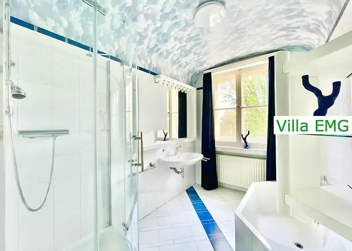 Luxury Emg - Historische Mit Sauna, Spa, Garten & Grossem Essbereich Fuer Bis Zu 22 Personen Villa