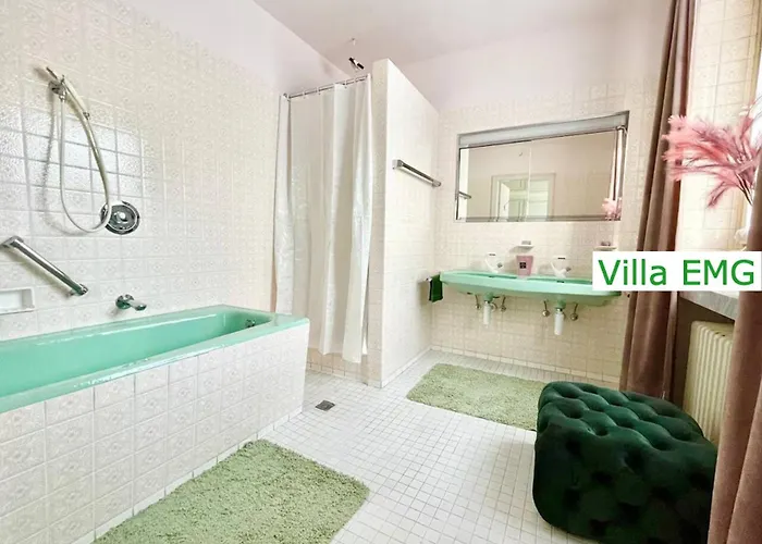 Luxury Emg - Historische Mit Sauna, Spa, Garten & Grossem Essbereich Fuer Bis Zu 22 Personen Villa *