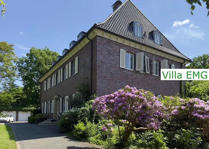 Luxury Emg - Historische Mit Sauna, Spa, Garten & Grossem Essbereich Fuer Bis Zu 22 Personen