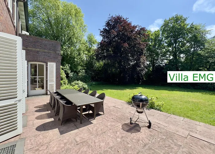 Luxury Emg - Historische Mit Sauna, Spa, Garten & Grossem Essbereich Fuer Bis Zu 22 Personen Villa