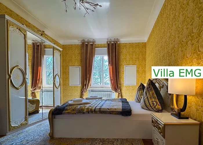 Luxury Emg - Historische Mit Sauna, Spa, Garten & Grossem Essbereich Fuer Bis Zu 22 Personen Villa
