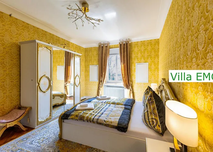 Villa Luxury Emg - Historische Mit Sauna, Spa, Garten & Grossem Essbereich Fuer Bis Zu 22 Personen