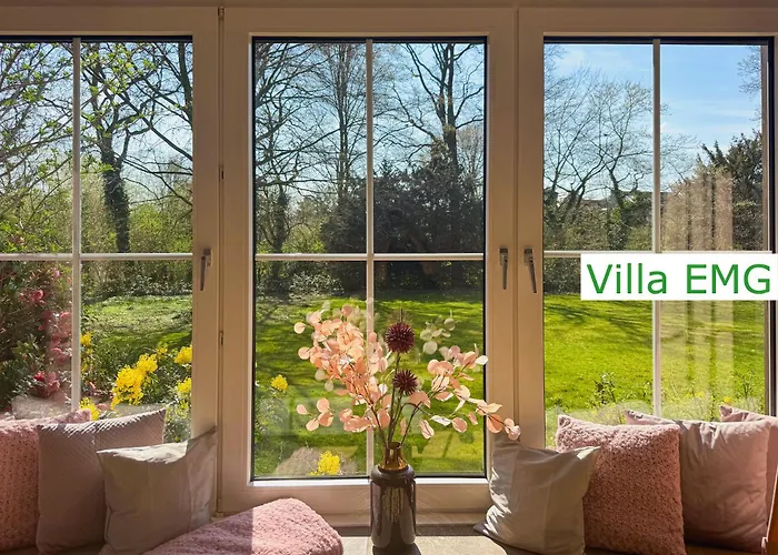 Villa Luxury Emg - Historische Mit Sauna, Spa, Garten & Grossem Essbereich Fuer Bis Zu 22 Personen *