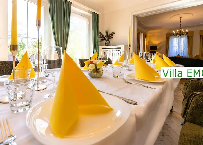 Luxury Emg - Historische Mit Sauna, Spa, Garten & Grossem Essbereich Fuer Bis Zu 22 Personen *