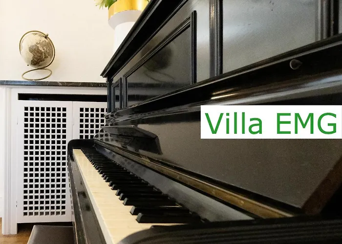 Luxury Emg - Historische Mit Sauna, Spa, Garten & Grossem Essbereich Fuer Bis Zu 22 Personen Villa *