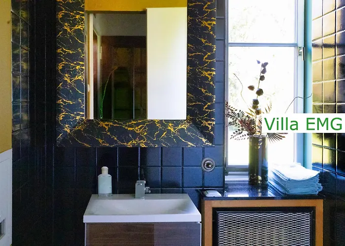 Luxury Emg - Historische Mit Sauna, Spa, Garten & Grossem Essbereich Fuer Bis Zu 22 Personen *