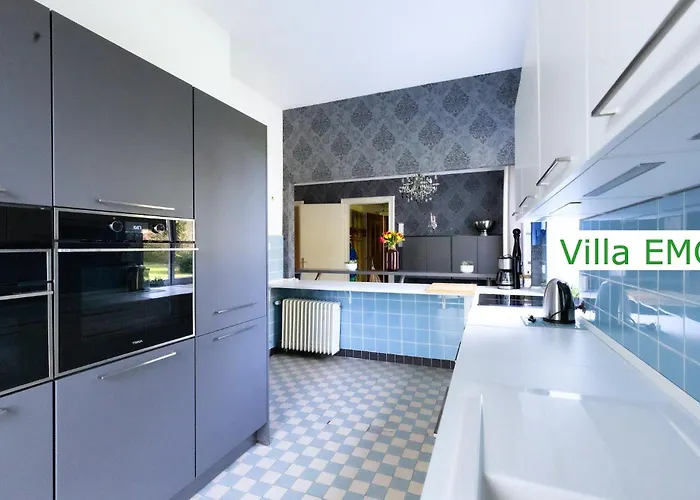 Luxury Emg - Historische Mit Sauna, Spa, Garten & Grossem Essbereich Fuer Bis Zu 22 Personen Villa