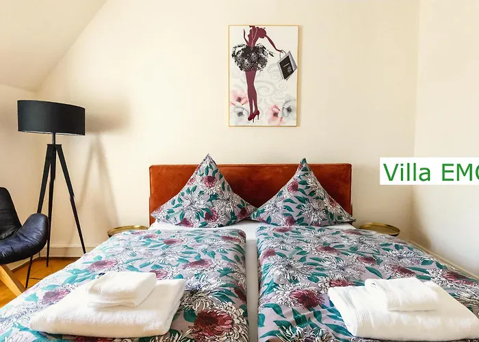 Villa Luxury Emg - Historische Mit Sauna, Spa, Garten & Grossem Essbereich Fuer Bis Zu 22 Personen