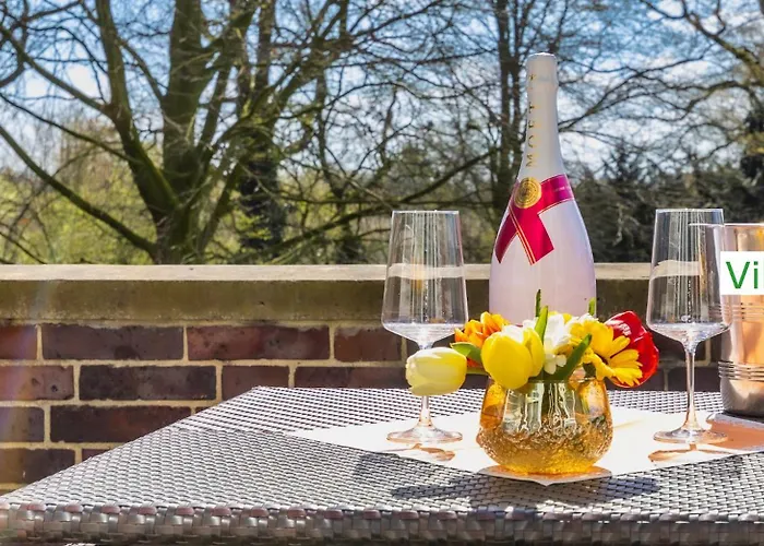 Luxury Emg - Historische Mit Sauna, Spa, Garten & Grossem Essbereich Fuer Bis Zu 22 Personen Villa *