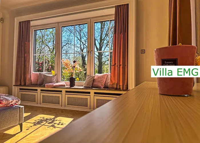 Luxury Emg - Historische Mit Sauna, Spa, Garten & Grossem Essbereich Fuer Bis Zu 22 Personen Villa