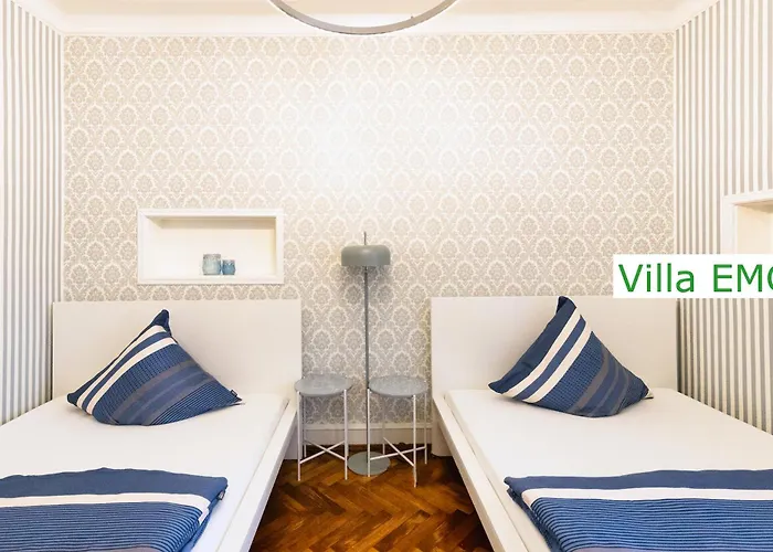 Villa Luxury Emg - Historische Mit Sauna, Spa, Garten & Grossem Essbereich Fuer Bis Zu 22 Personen *