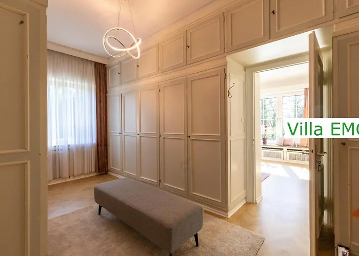 Luxury Emg - Historische Mit Sauna, Spa, Garten & Grossem Essbereich Fuer Bis Zu 22 Personen Villa