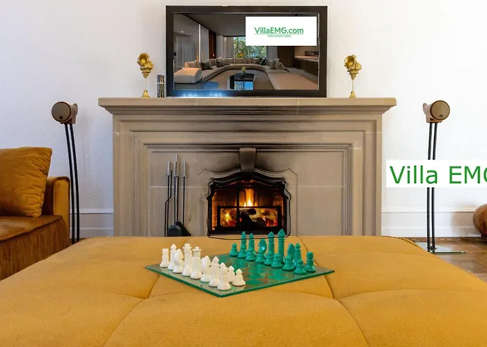 Villa Luxury Emg - Historische Mit Sauna, Spa, Garten & Grossem Essbereich Fuer Bis Zu 22 Personen *