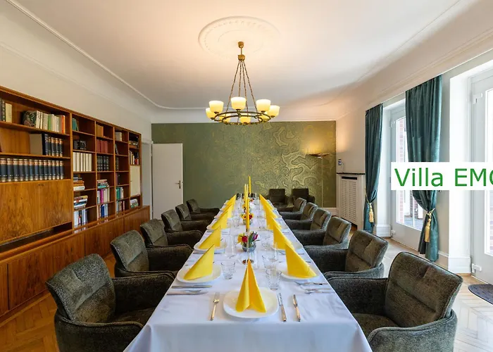 Luxury Emg - Historische Mit Sauna, Spa, Garten & Grossem Essbereich Fuer Bis Zu 22 Personen Villa