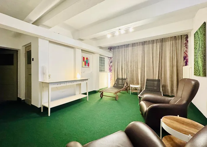 Villa Luxury Emg - Historische Mit Sauna, Spa, Garten & Grossem Essbereich Fuer Bis Zu 22 Personen *