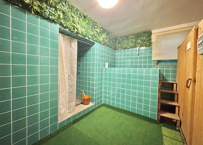 Luxury Emg - Historische Mit Sauna, Spa, Garten & Grossem Essbereich Fuer Bis Zu 22 Personen Villa *