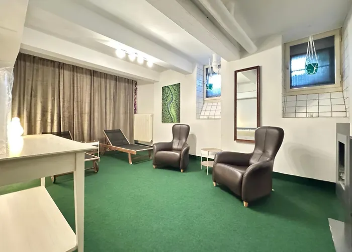 Luxury Emg - Historische Mit Sauna, Spa, Garten & Grossem Essbereich Fuer Bis Zu 22 Personen Villa *