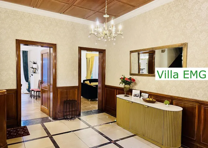 Luxury Emg - Historische Mit Sauna, Spa, Garten & Grossem Essbereich Fuer Bis Zu 22 Personen Villa *