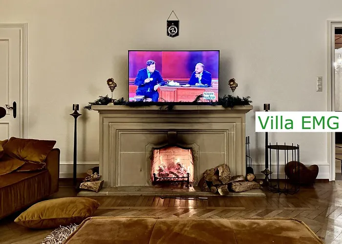 Luxury Emg - Historische Mit Sauna, Spa, Garten & Grossem Essbereich Fuer Bis Zu 22 Personen Villa